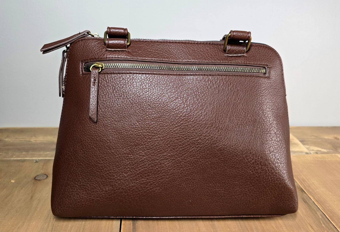 White Mountain chocolate leather shoulder bag