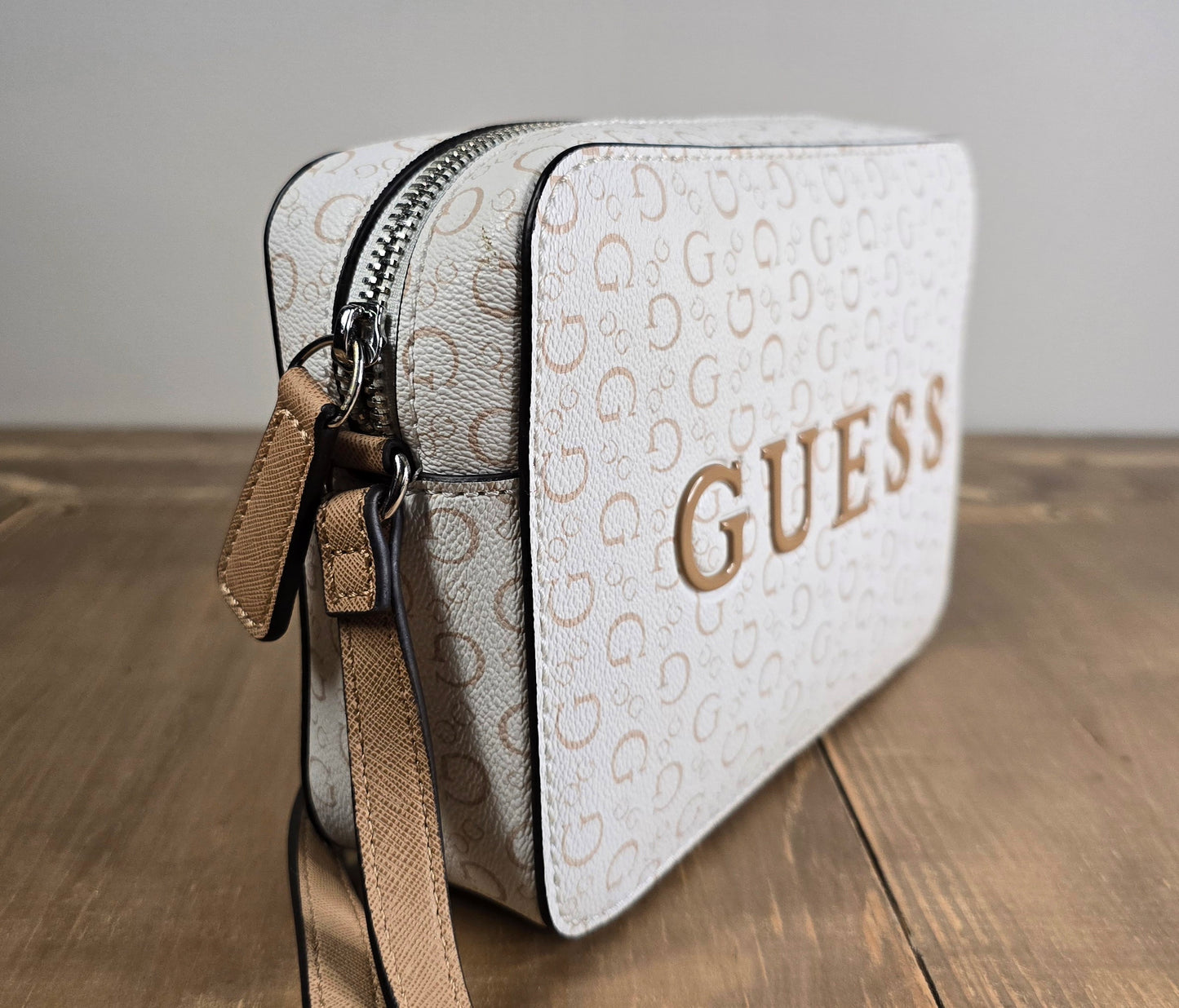 Guess top zip crossbody