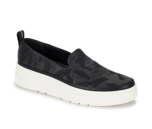 Baretraps Womens Nevin Slip-on Black Camo 9.5M
