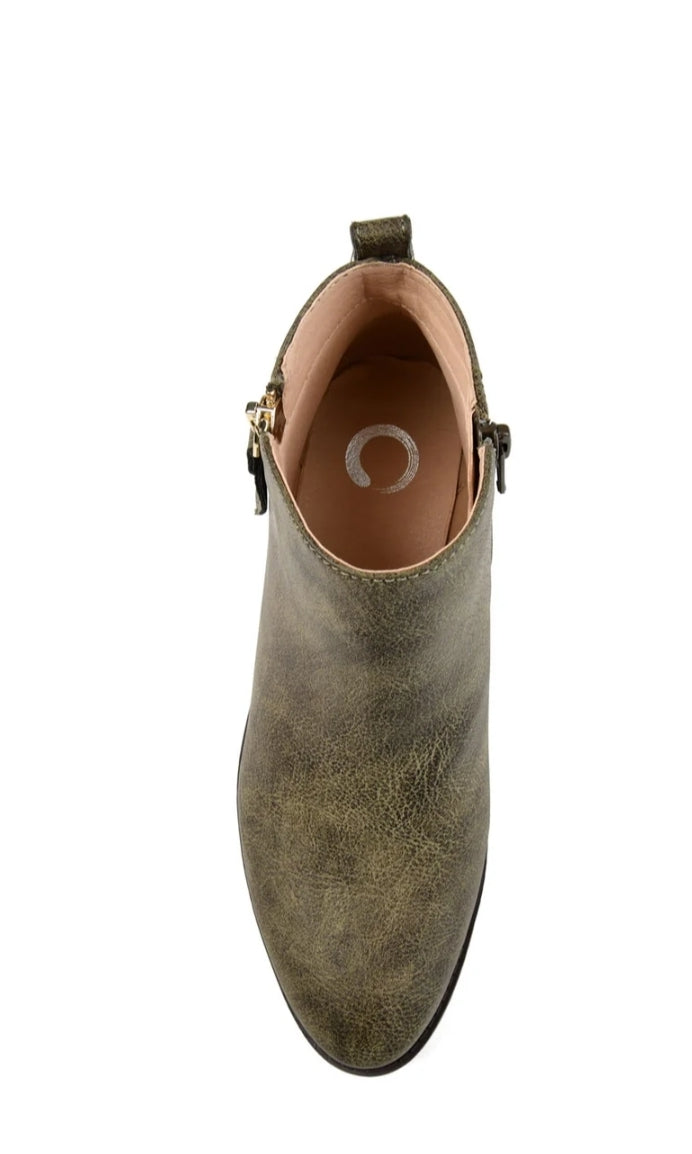 Journee Collection Womens Ellis Olive 8.5M