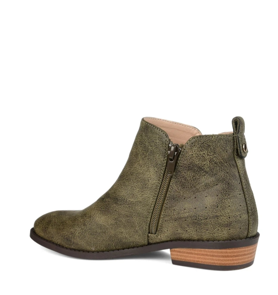 Journee Collection Womens Ellis Olive 8.5M